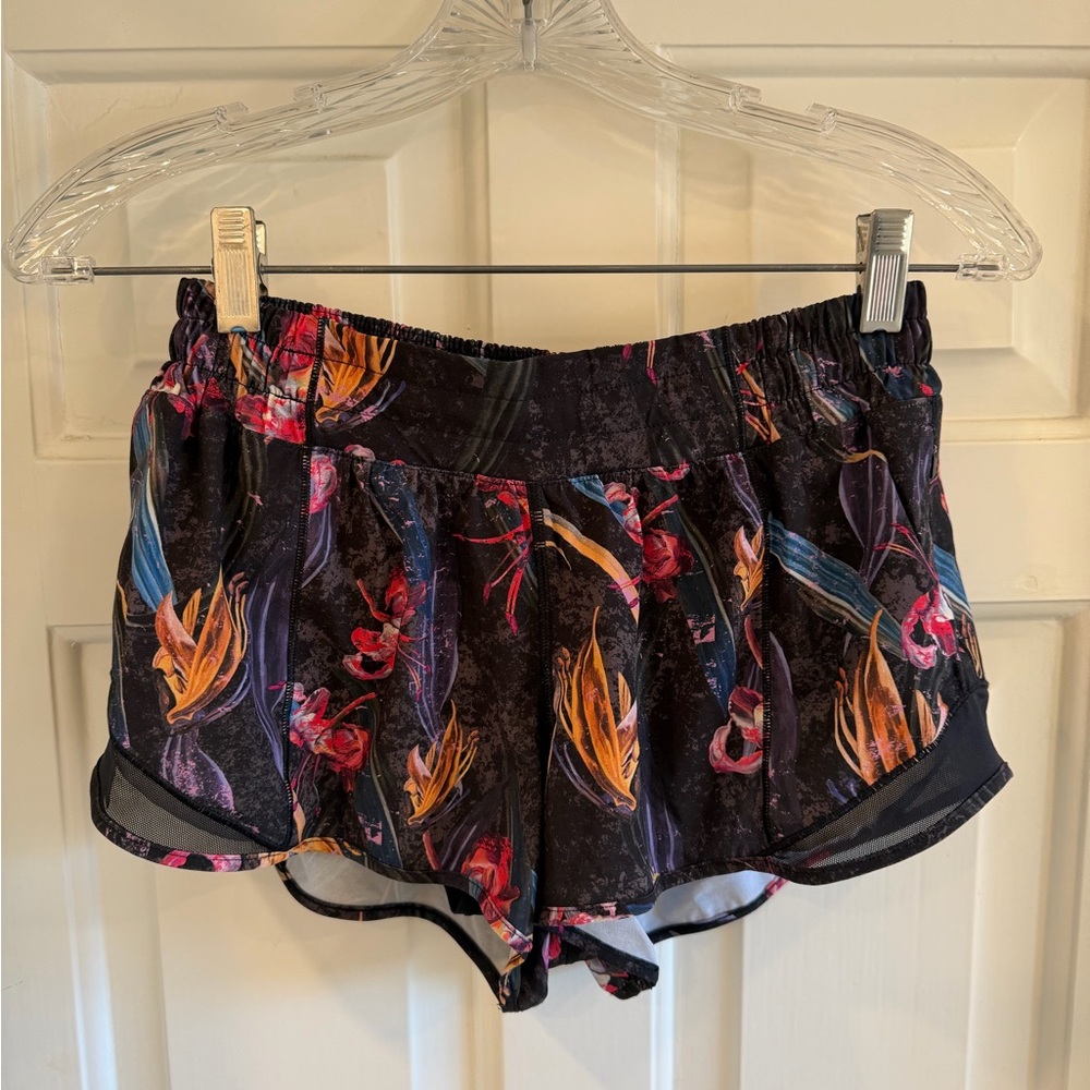 Lululemon Hotty Hot Low Rise Black Floral Shorts size 6